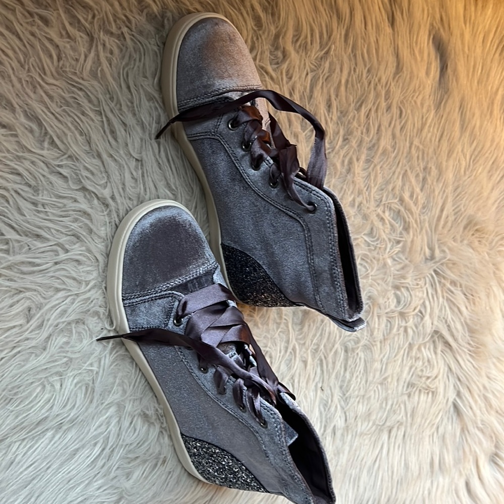 Girls cat and jack never worn shoe